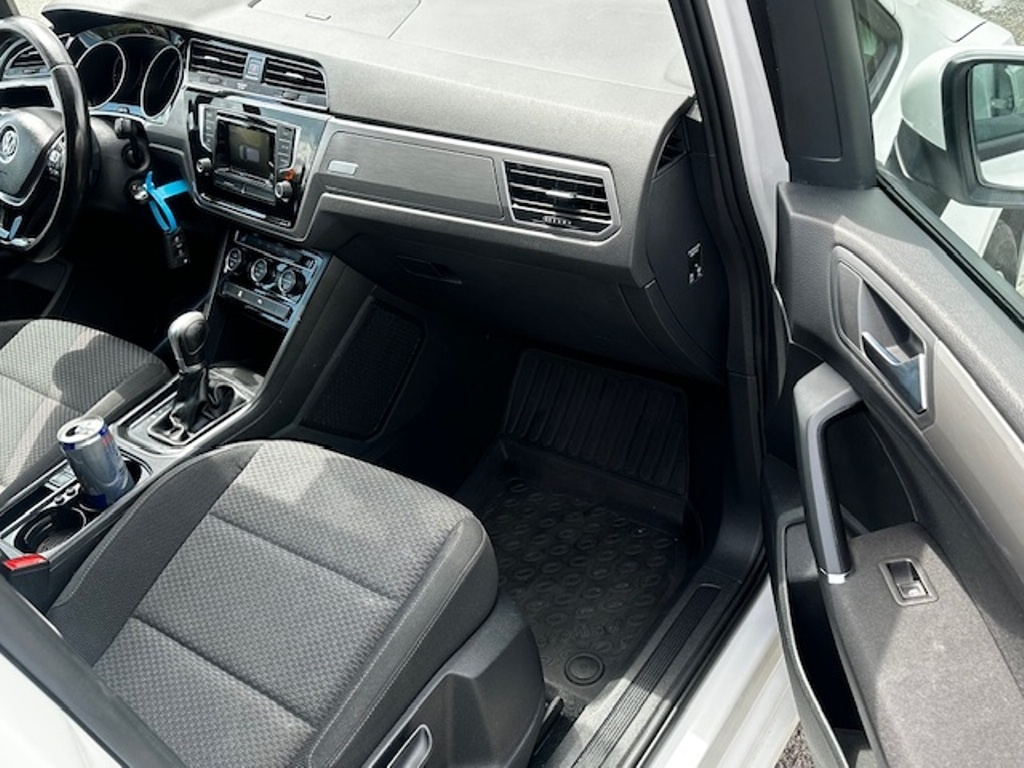 VW Touran 2.0TDi 110kw, r.2017, automat, rozvody, klima - 9