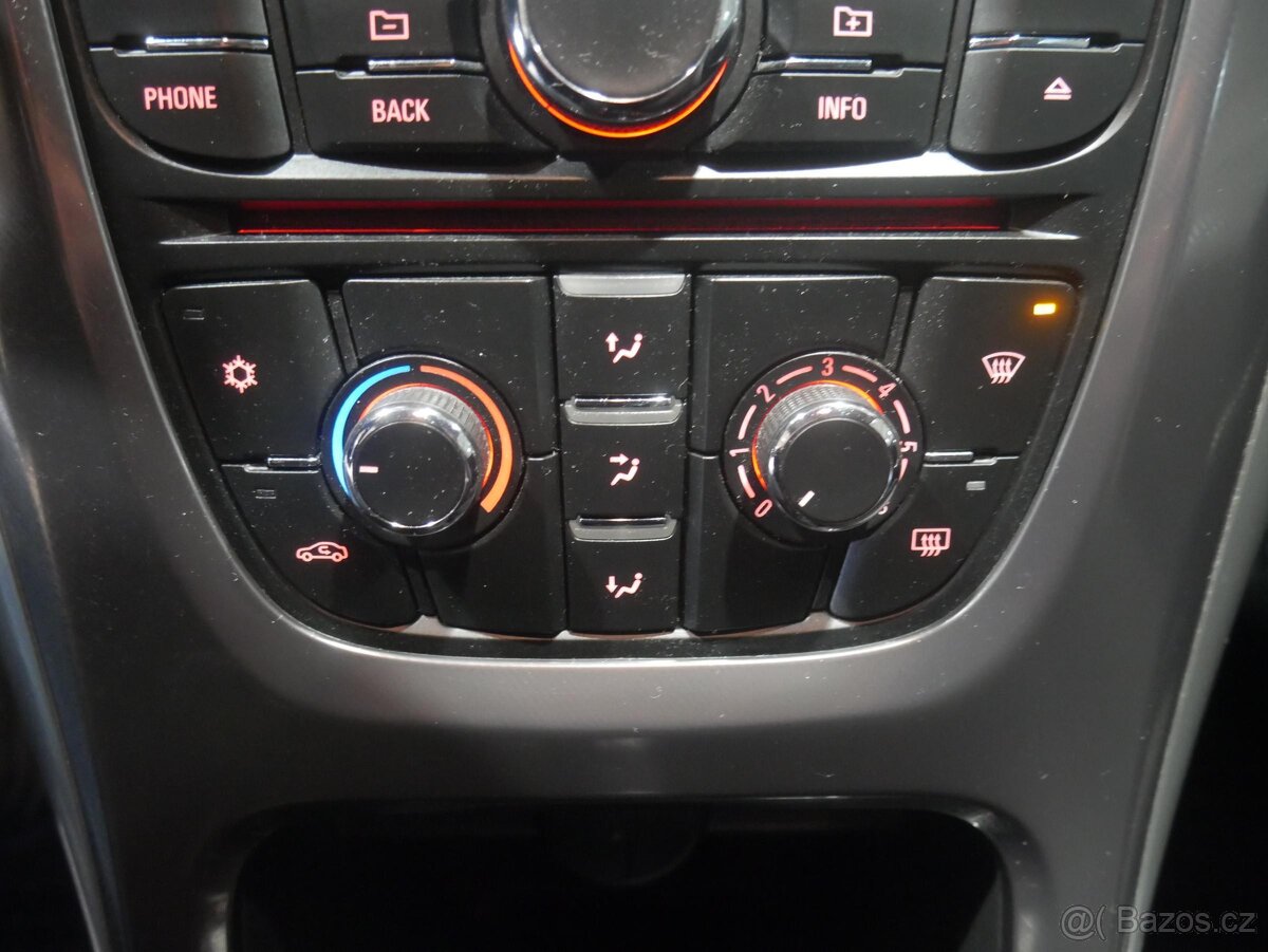 Opel Astra 1.4T , 103 kW benzín, 2011 - 9