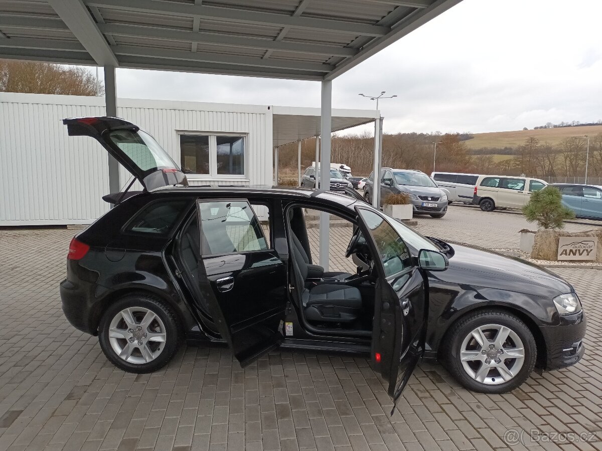 Audi A3 1,6 TDI,XENON,VÝHŘEV, Sportba - 9