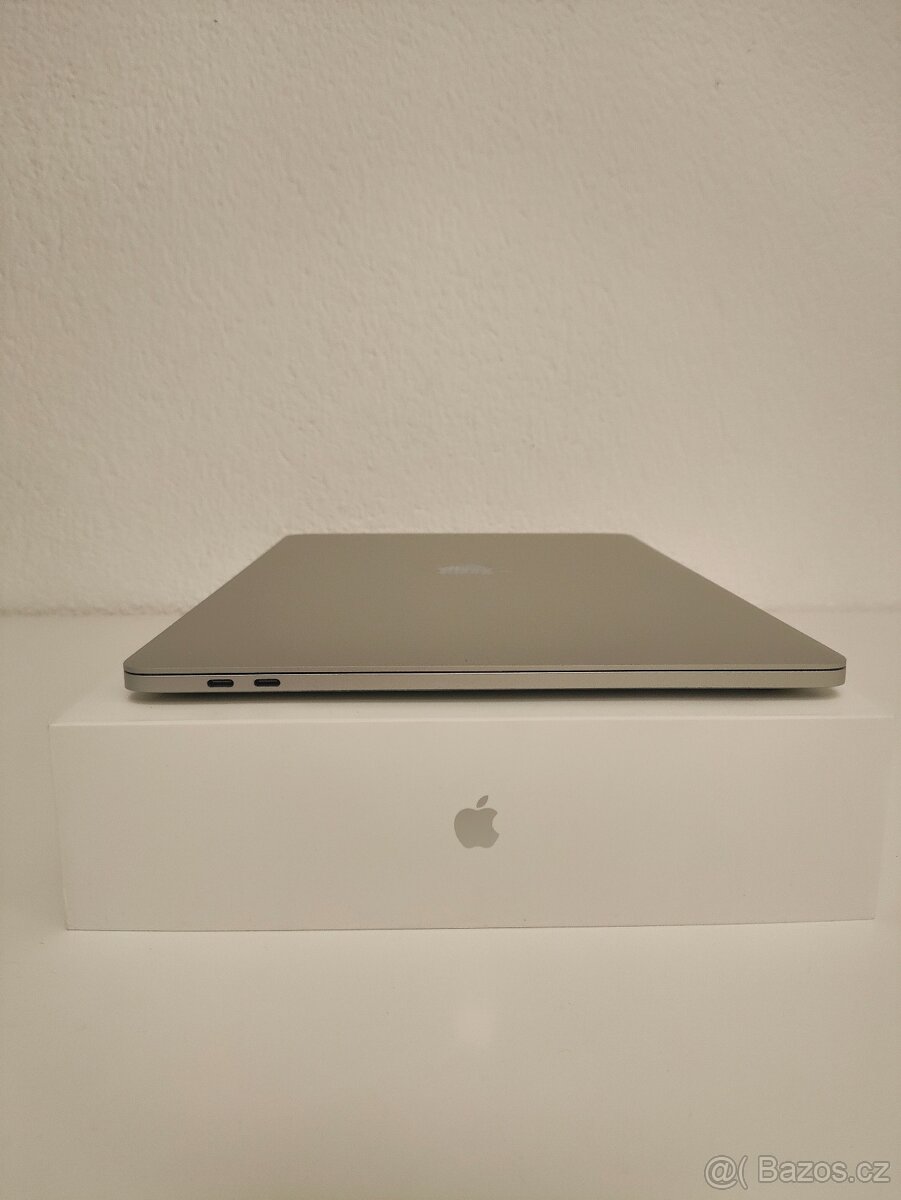 MacBook Pro 15 2017 | i7 • 16GB • 512GB - 9
