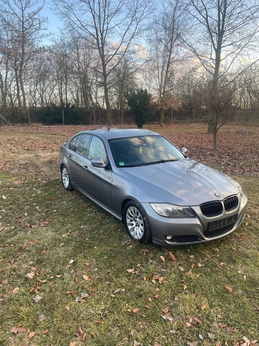 BMW 320i, e90 - 9