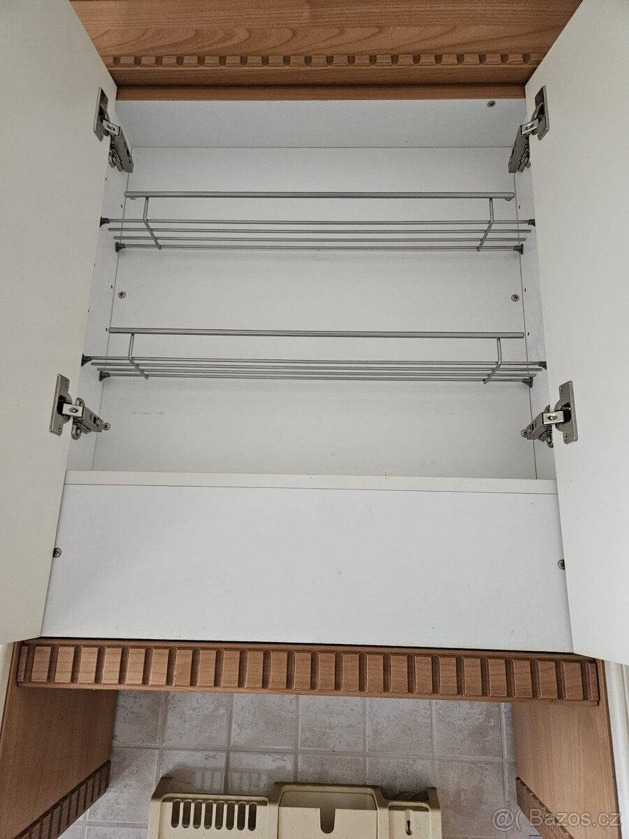 Moderní kuchyňská linka se spotřebiči - 9