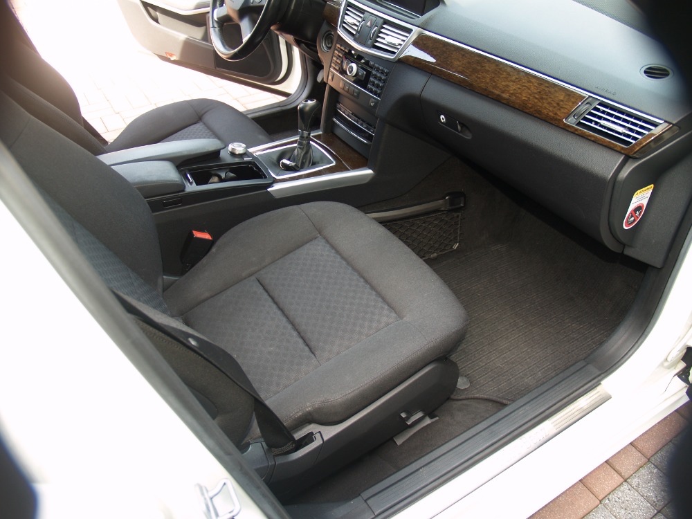 Mercedes E 200CDI, manuál - 9