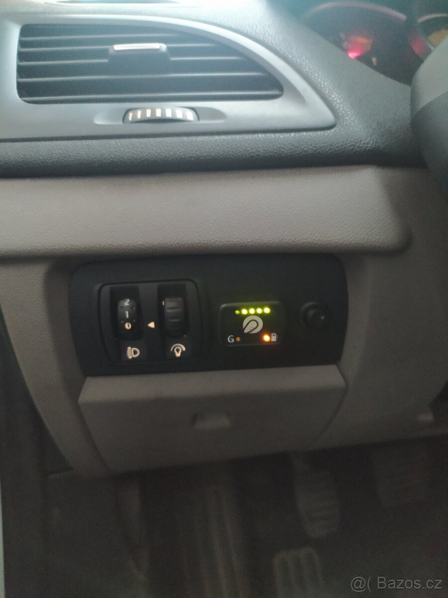 Renault Megane kombi LPG benzín-plyn 2012 - 9