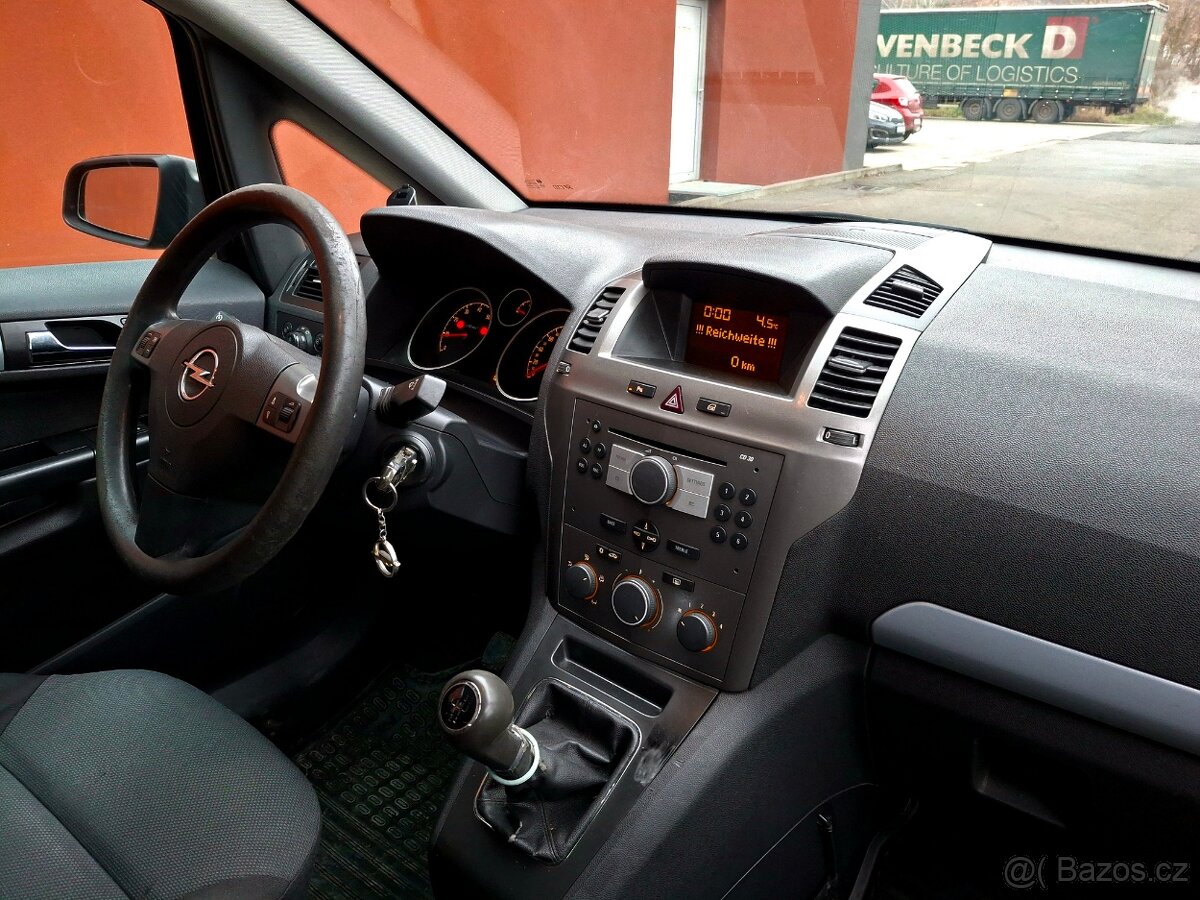 Opel Zafira 1.6i 16v 7.míst - 9