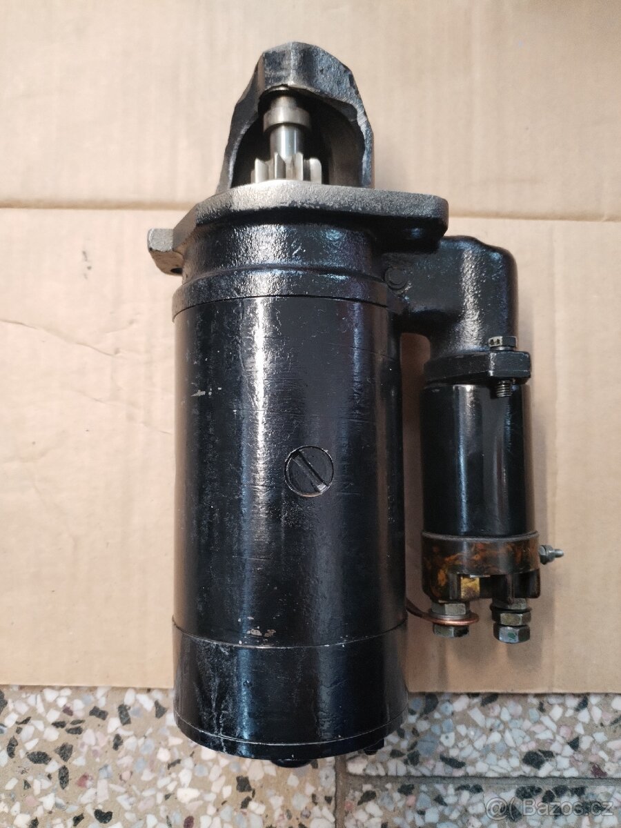 Moskvič díly startér - 9