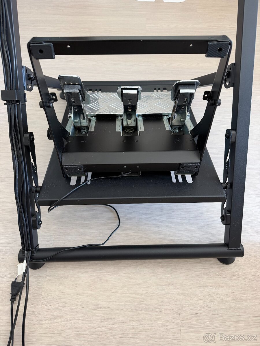 Thurstmaster racing wheel simulátor - 9