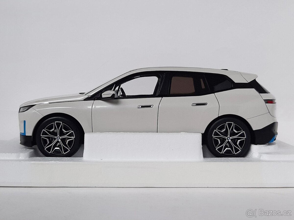 1:18 - BMW iX (2022) - Minichamps - 1:18 - 9