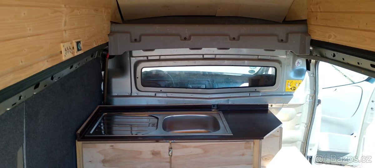 Renault Trafic 2,5DCI 107kw L2H2 postel kuchynka vestavba - 9
