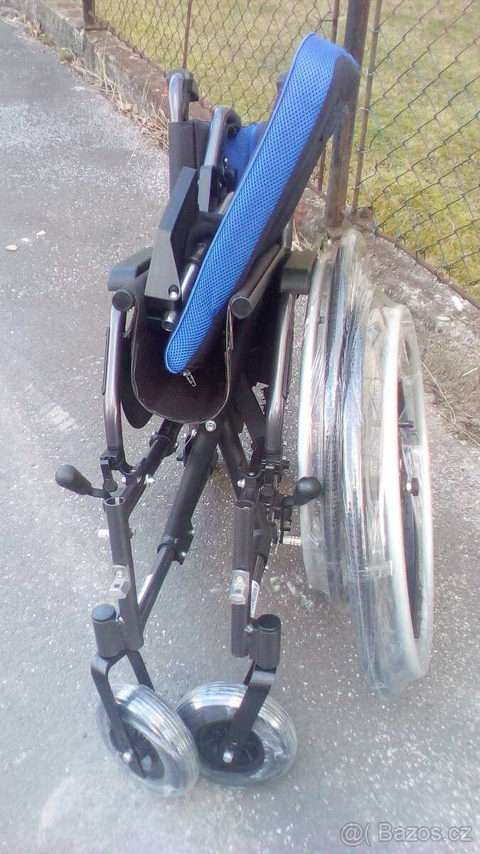 INVALIDNÍ VOZÍK-46CM-ODLEHČEN-BRZDY PRO DOPROVOD - 9