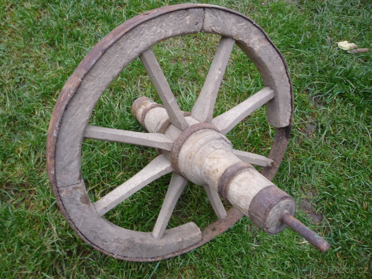 prodám různé hřídele, železné a dřevěné kolečka..... Železné - 9