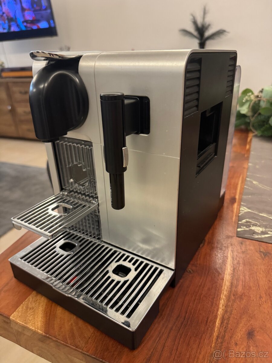 Kávovar Nespresso DeLonghi - 9