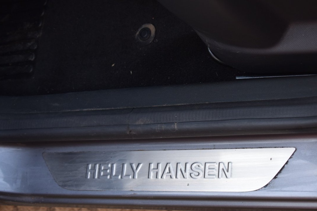 Renault Captur 1.2TCe/HELLY HANSEN/VÝBAVA/ - 9