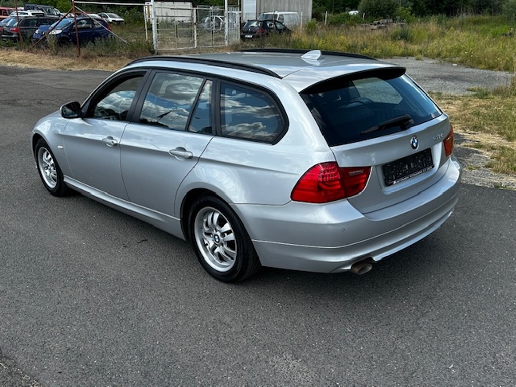 BMW e91 318 D touring, r.2010, STK, automat, klima - 9