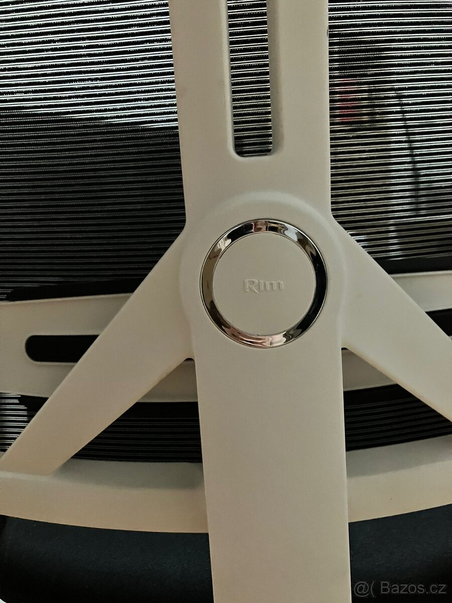 Kancelářský stůl a židle - 9