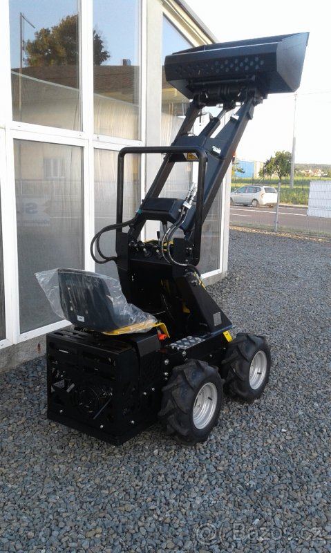 Mininakladače smykové 4x4 TUR 525 CENOVÁ AKCE - 9