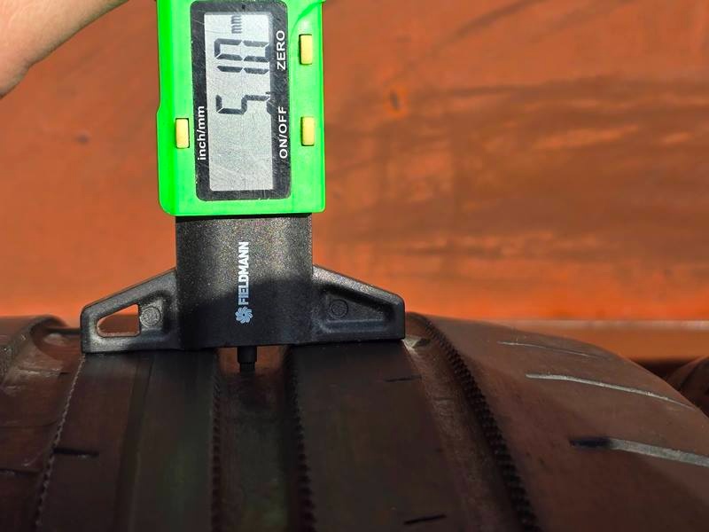 Letní Nokian 225/40/18 XL - 9