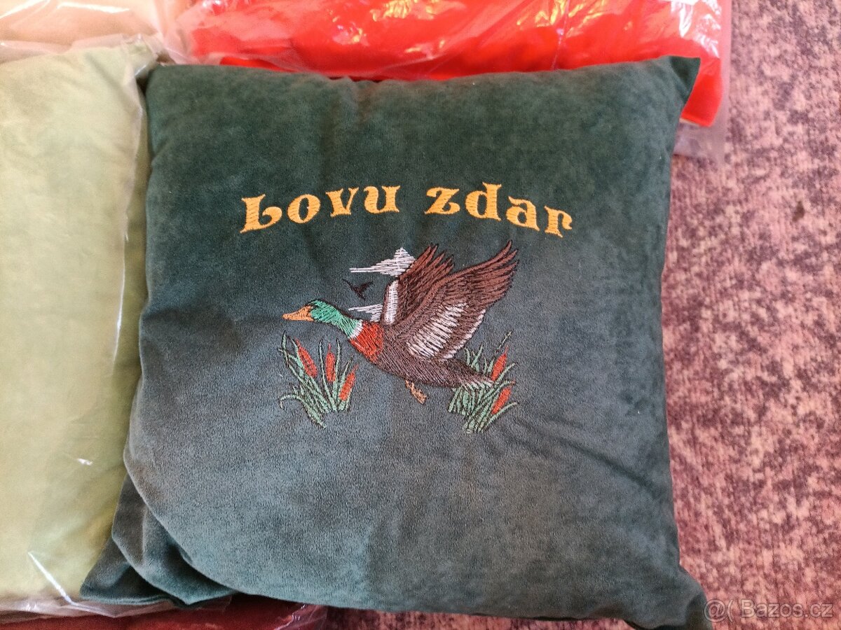 Polštář s výšivkou nový - 9