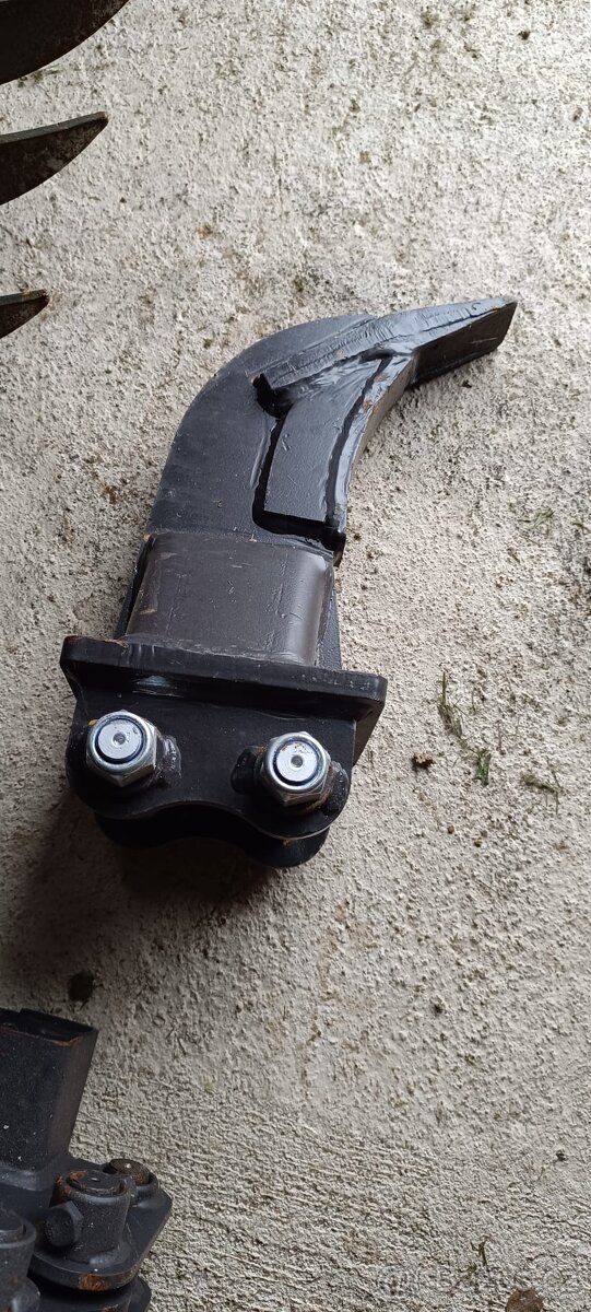 prodám příslušenství k minibagru - 9