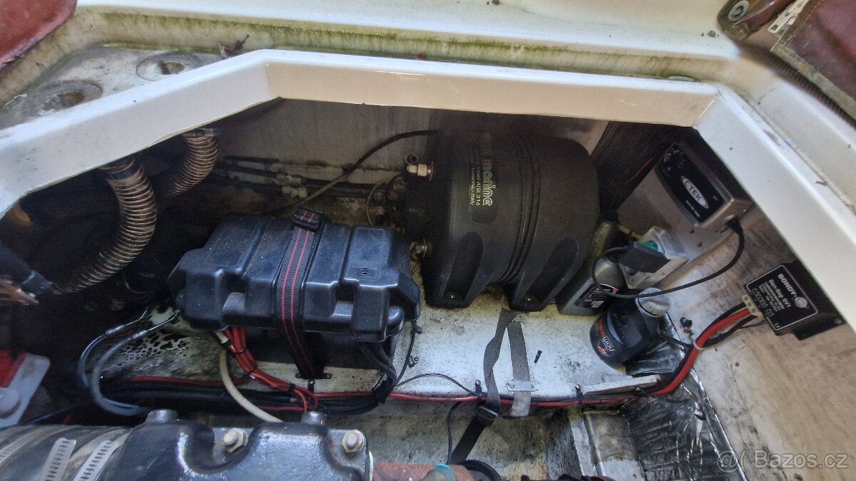 Bayliner Ciera 2655 + vlek 3.5T - posezónní sleva - 9