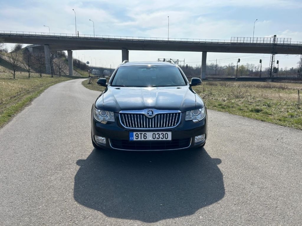 Škoda Superb 2.0 TDI DSG - 9