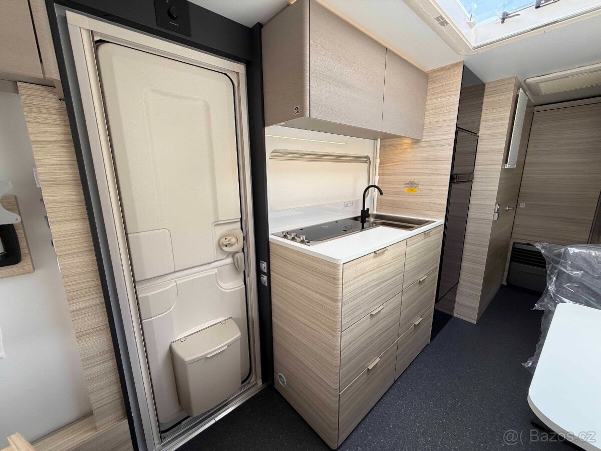 ADRIA ALTEA 552PK EDICE 60Y 2025 AGM BAT. 100Ah POD. TOPENÍ - 9