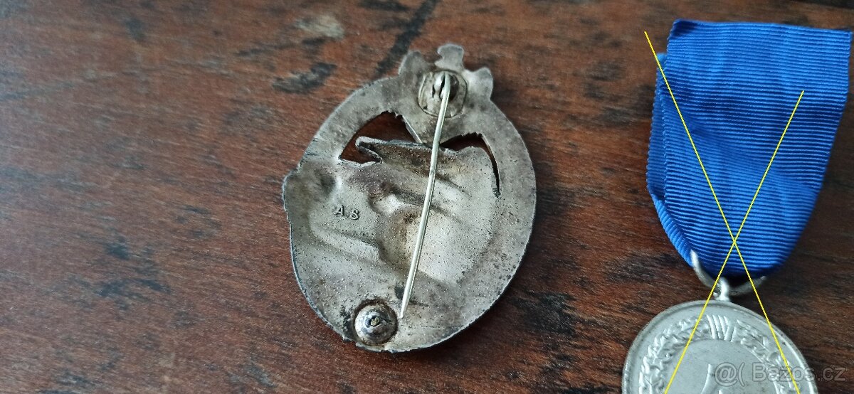 Medaile, vyznamenání, odznaky. - 9