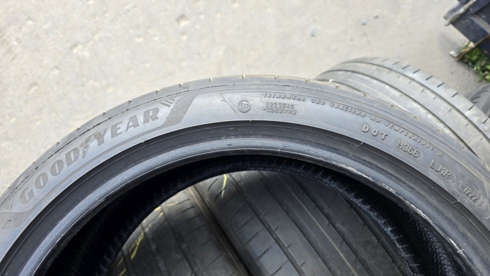 Letní pneu 245/40/19 Good Year - 9