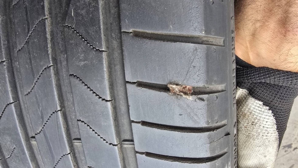 Letní pneu 235/45/18 Bridgestone - 9