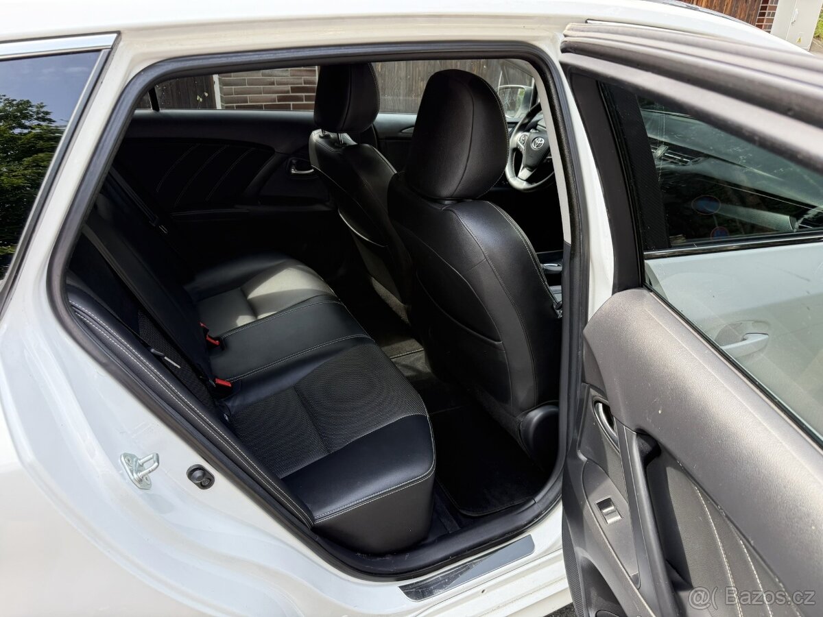 Toyota Avensis combi 2.0 D 105kw r.v.2016 - 9