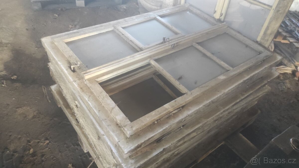 Staré dřevěné okno, 5 ks - 88x123 cm, dřevěná okna - 9