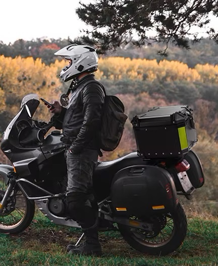 Zadní motokufr TopCase 65L hliníkový černý - 9