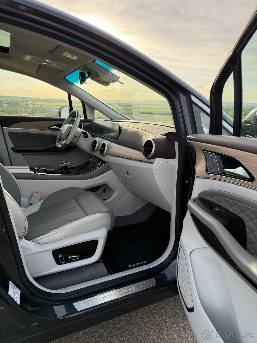 Dongfeng U-Tour, DPH, záruka, 7 míst, PANORAMA - 9