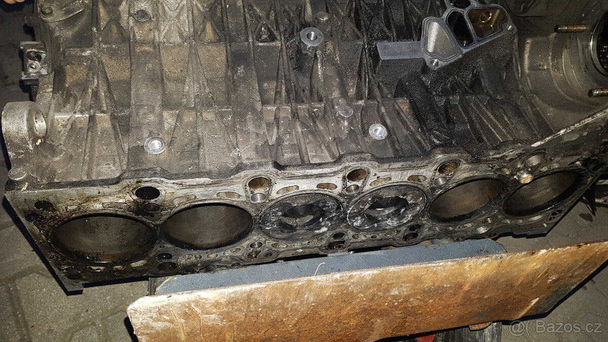 Blok Hlava a vana XD motoru M57N2 306D3 170kW 231k - 9