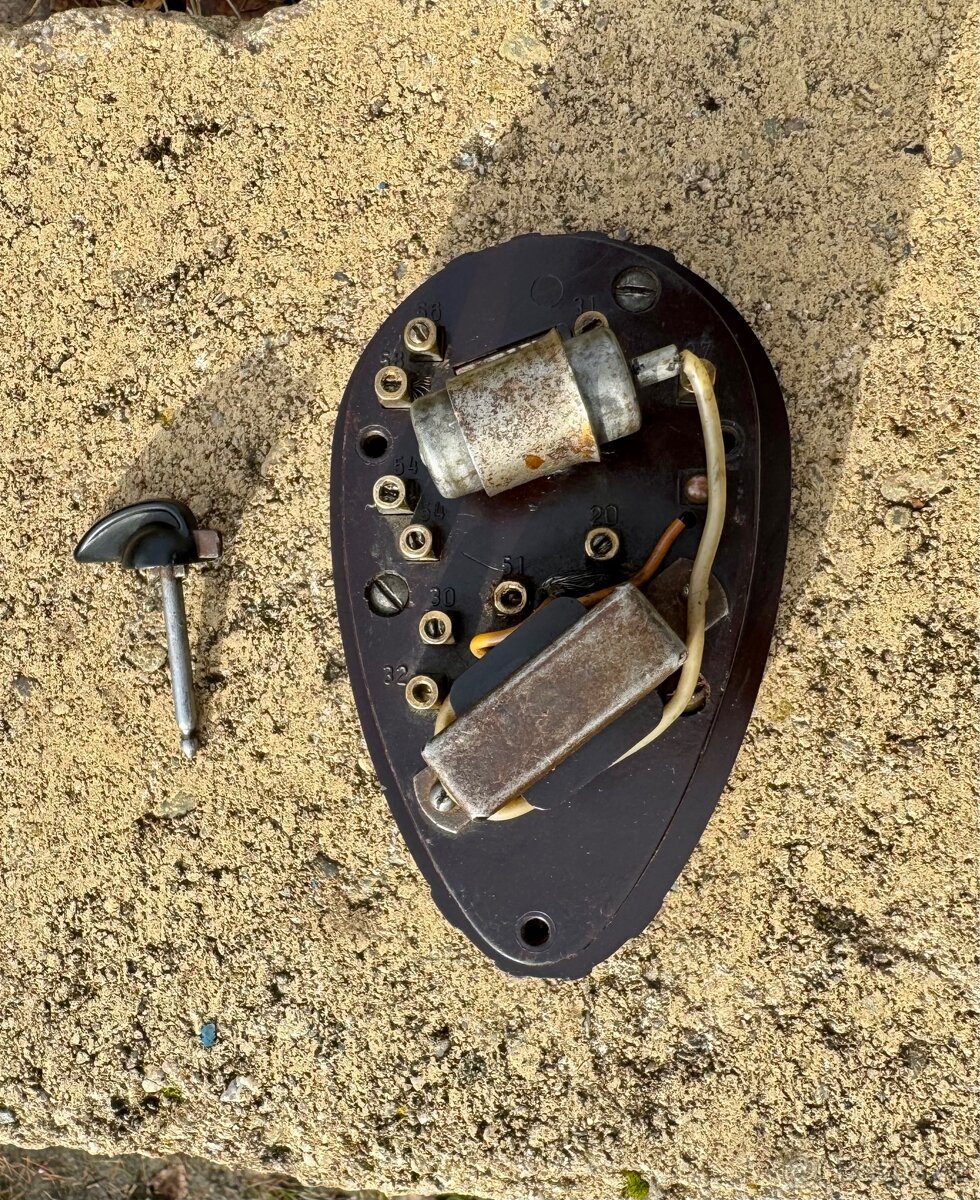 Jawa ČZ 125 150 kývačka - spínačka s klíčkem - 9