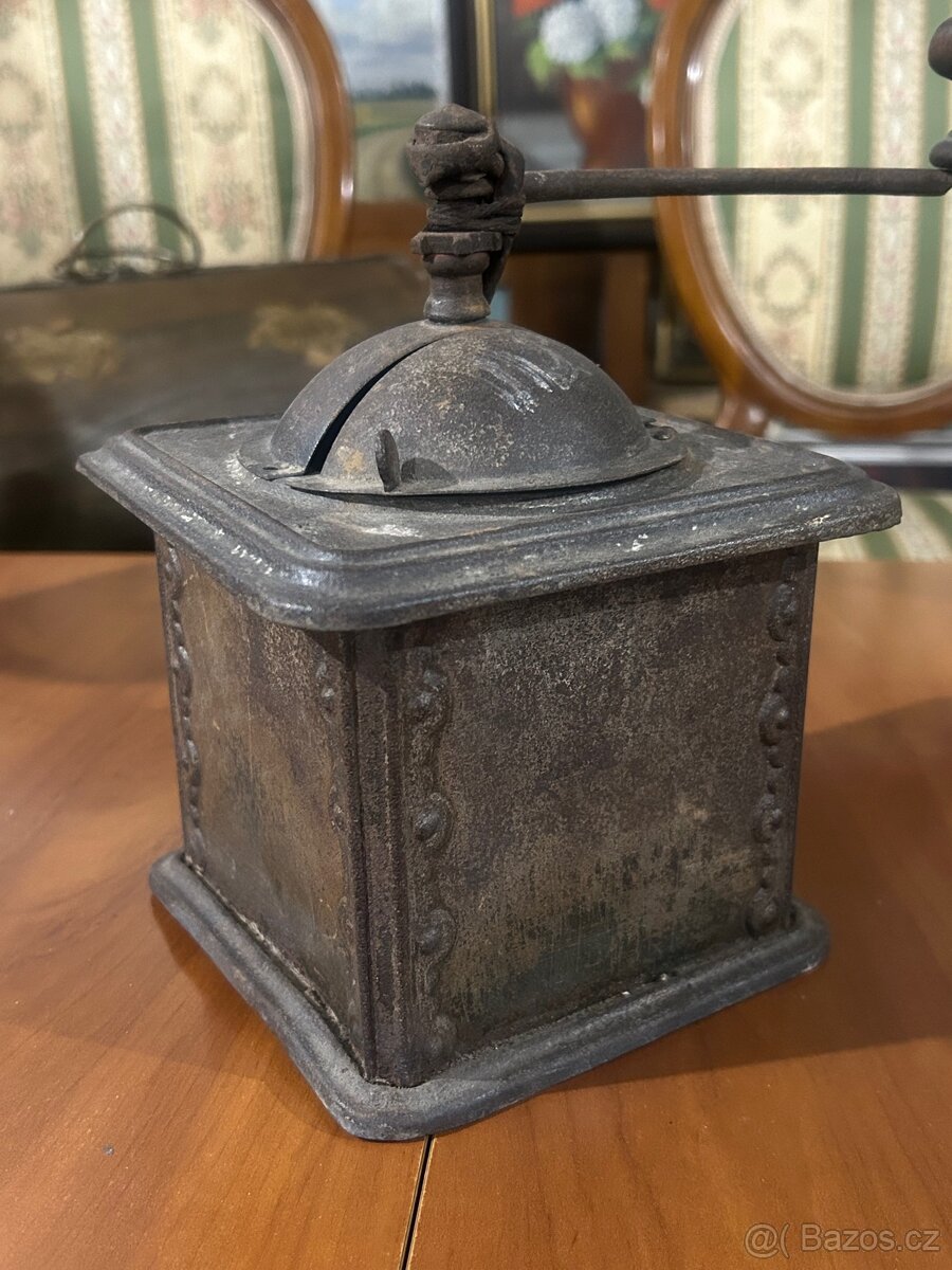 Starožitný plechový kávomlýnek - 9