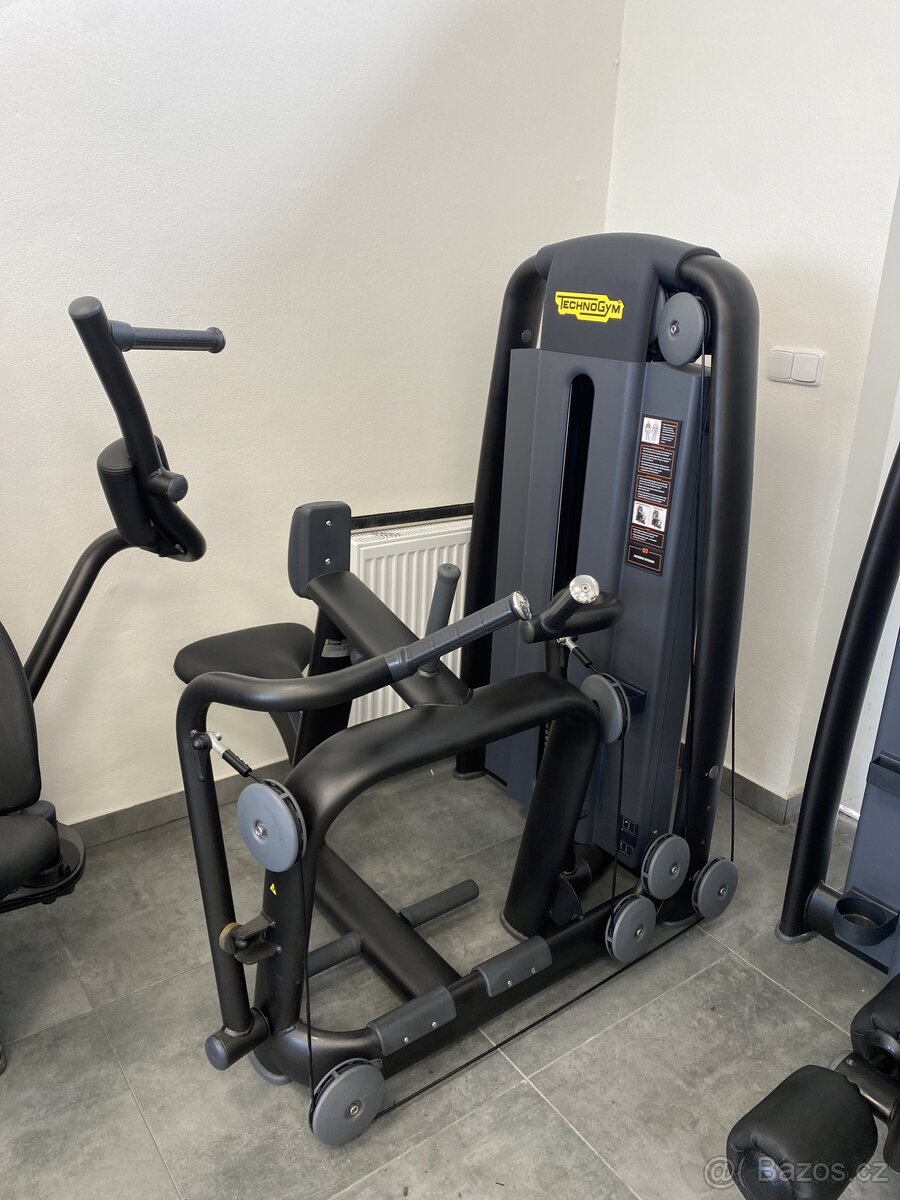 Technogym Selection 2 -17 strojů- krásný stav - 9