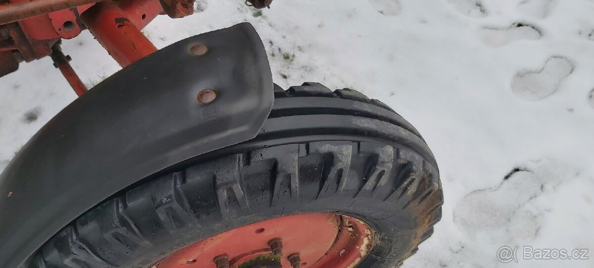 Traktor Internationale - 9