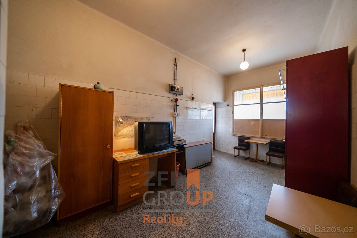 Prodej obchodního domu 470 m², pozemek 676 m², Šatov - 9