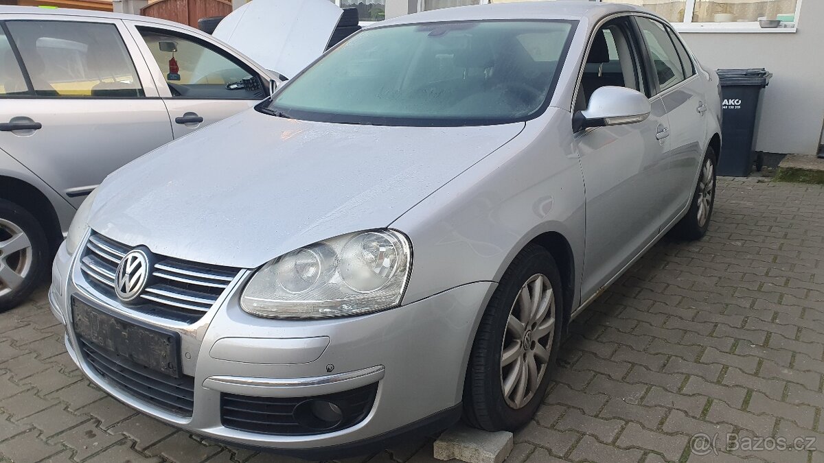 VW Golf 5, Jetta,Octavia 2, interiér, kapota aj. - 9