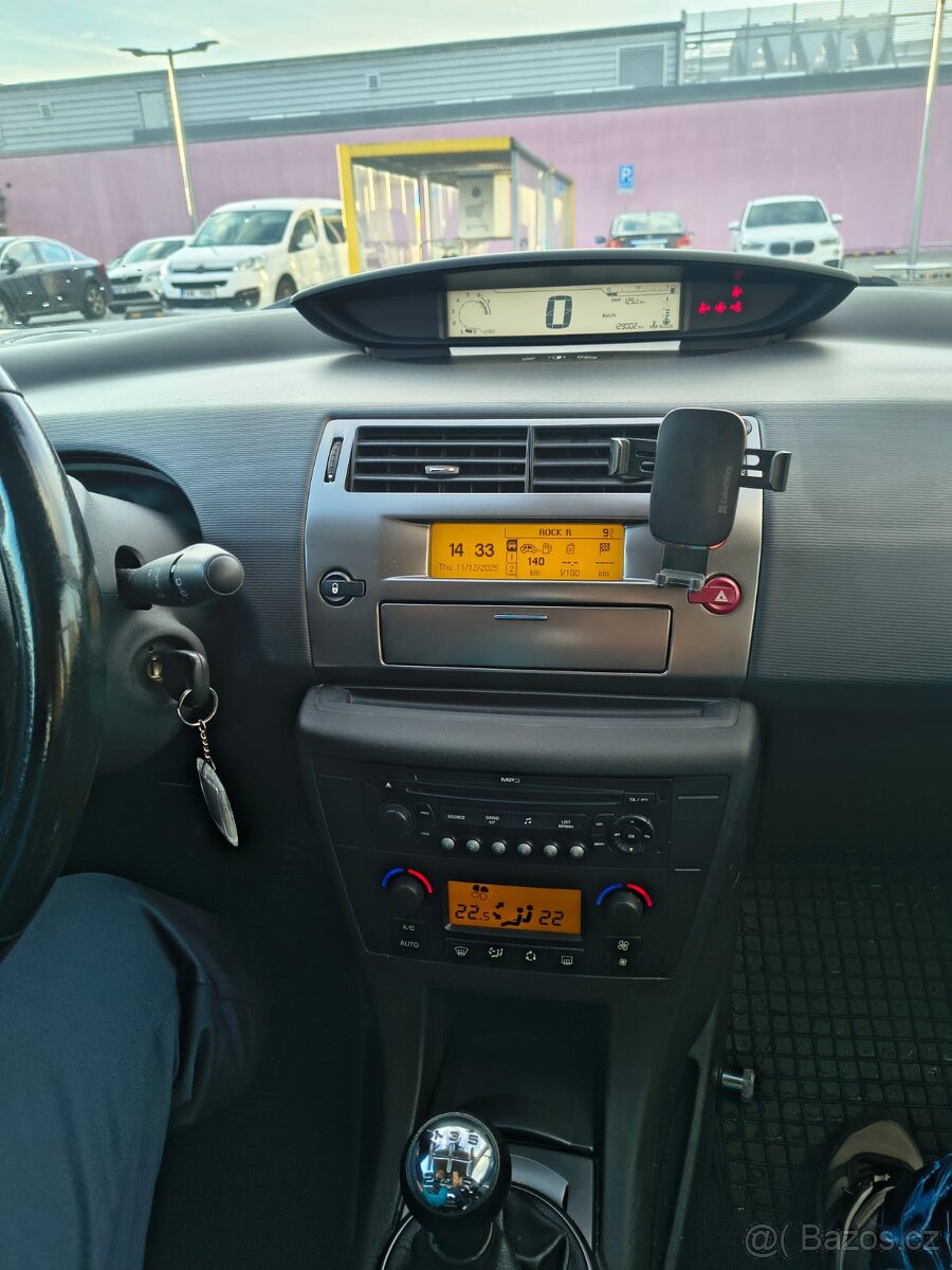 Citroën C4 1.4i 16V (65 kW), ČR, druhý majitel - 9