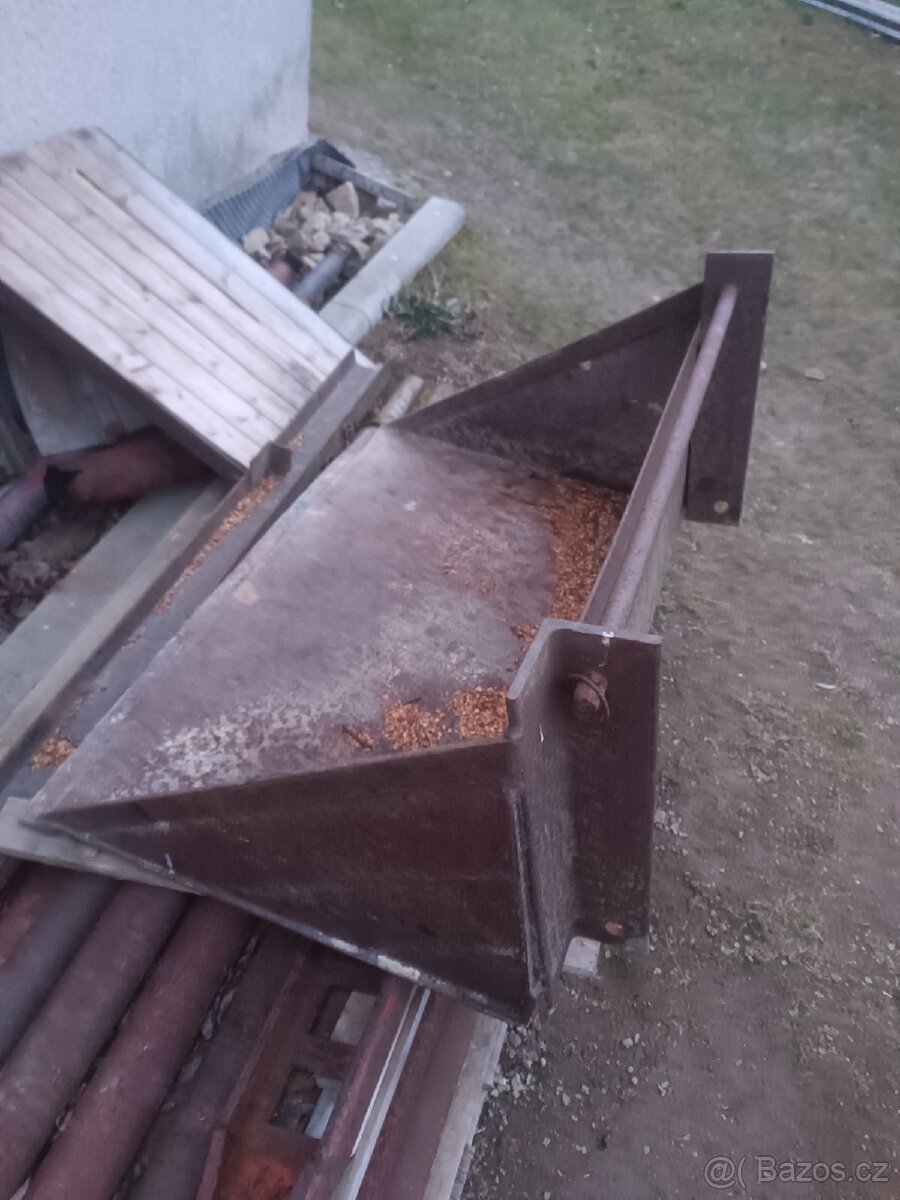 Teleskopický nakladač - 9