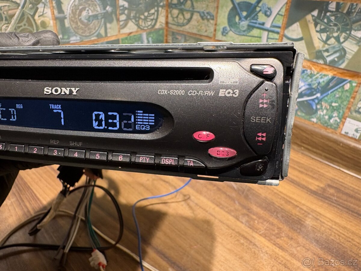 SONY CDX-S2000–Veterán - GOLF, Audi, červené podsvícení, - 9