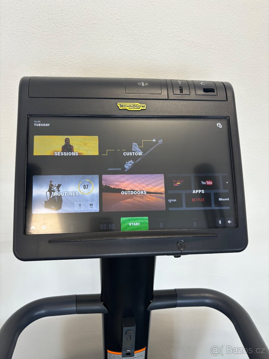 Technogym 1000LCD stepmill LIVE - 9