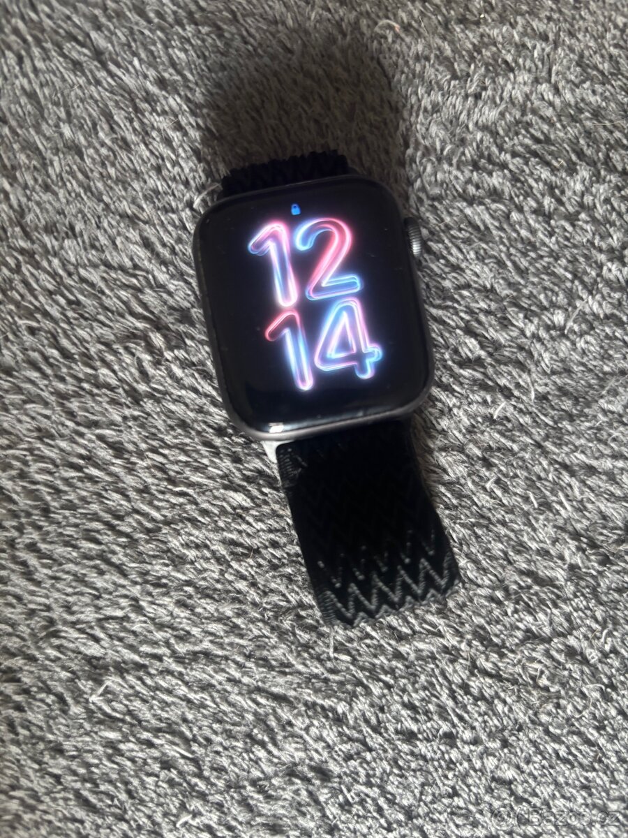Apple Watch SE 1. Generace - 9