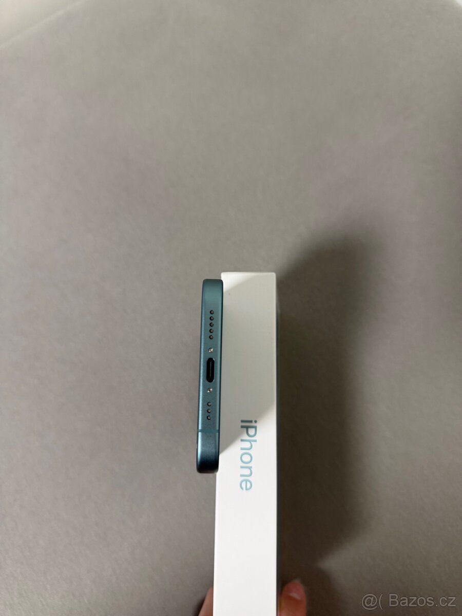 Mobilní telefon Apple iPhone 16, 128 gb, 98%, modrozelený - 9