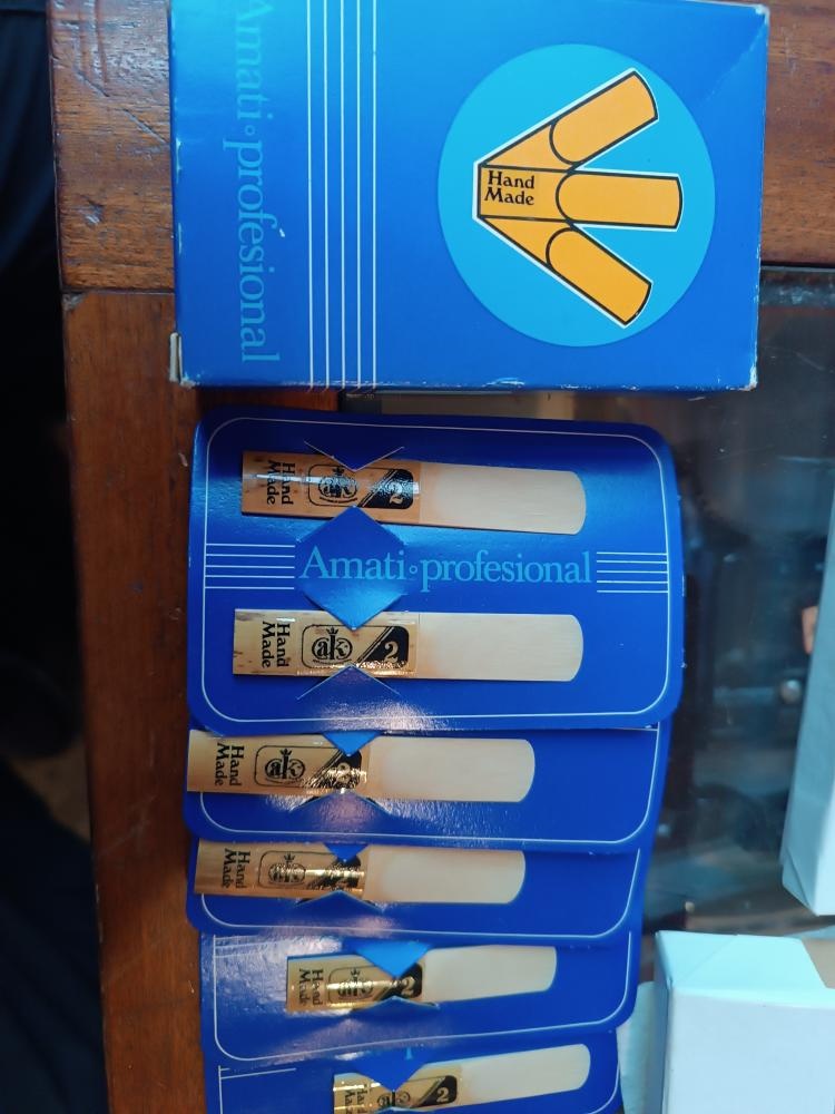 Stojan not. na klarinet kufr,blány bicí,plátky na klar.a sax - 9