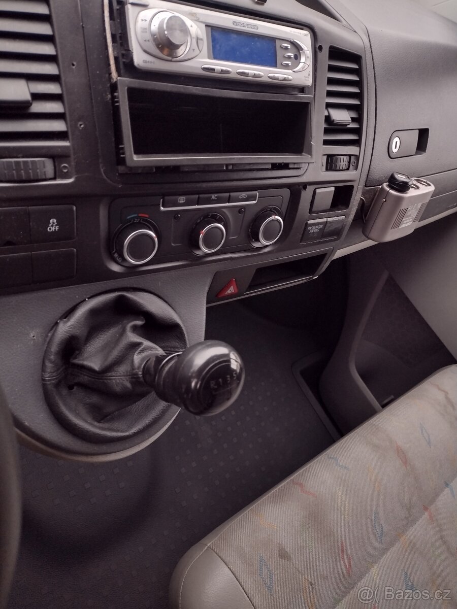 Volkswagen Transporter T5 2.0TDI - 9