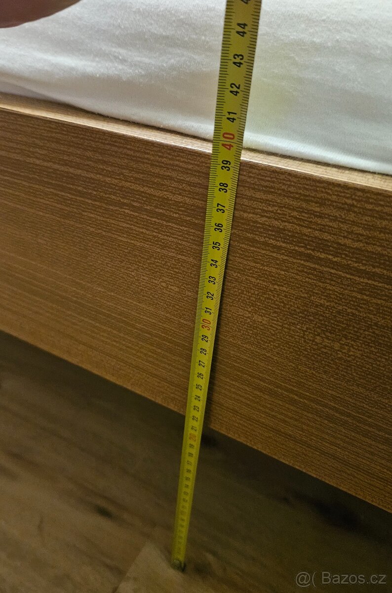 Manželská postel s nočními stolky - 9