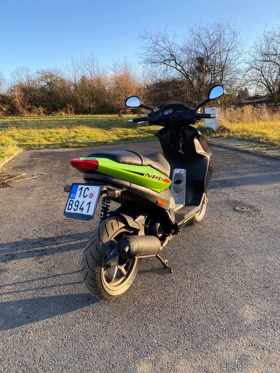 Skútr Piaggio NRG bez řidičáku 25 km/h - 9